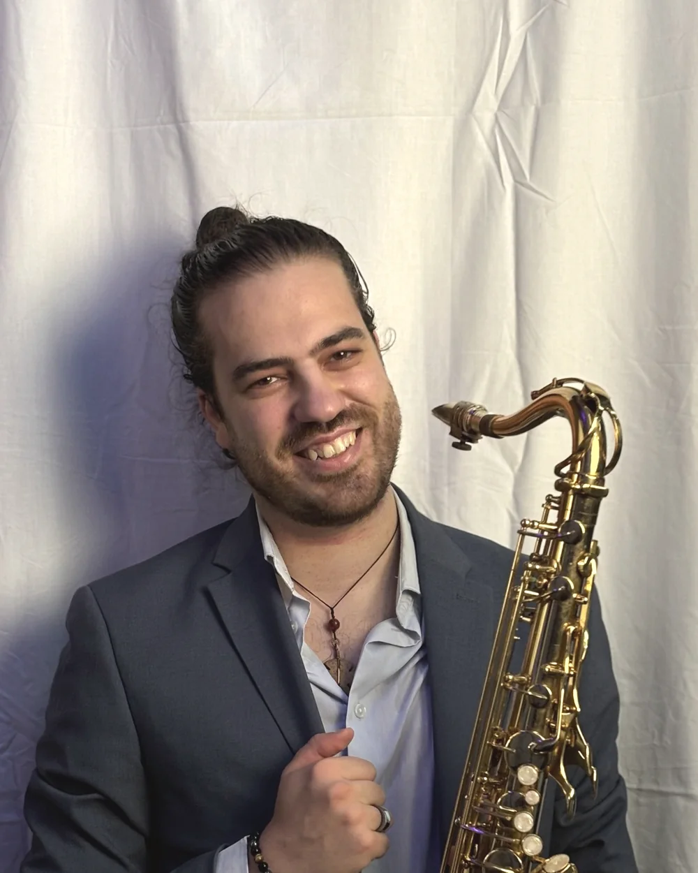 Ritratto di Pietro Montanti con il sax tenore